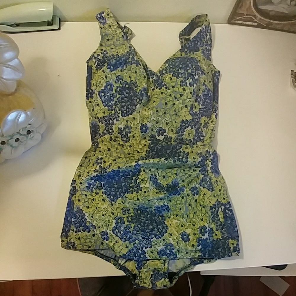 Vintage Pinup Retro Swimsuit Bathing Suit Gem