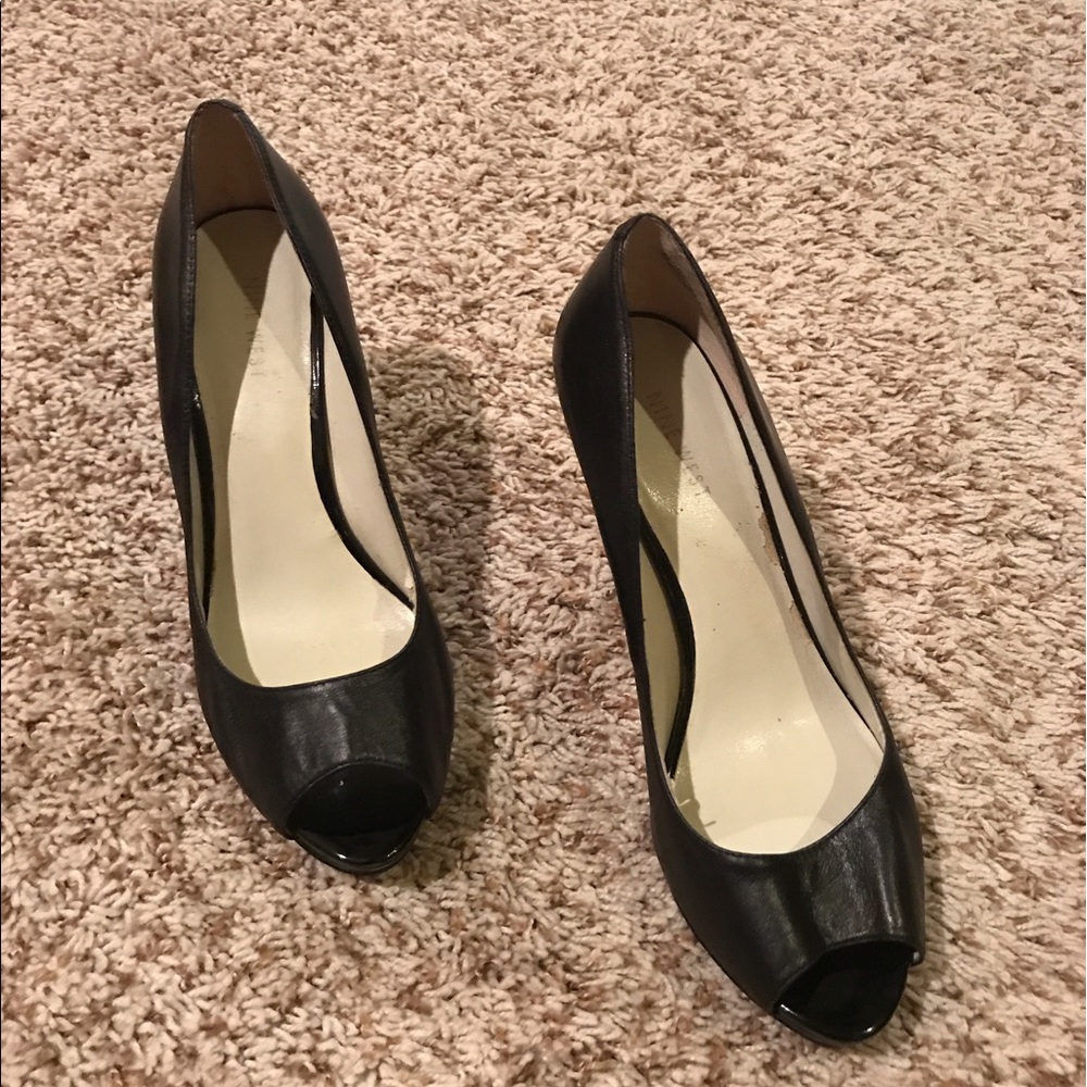 Black Nine West heals