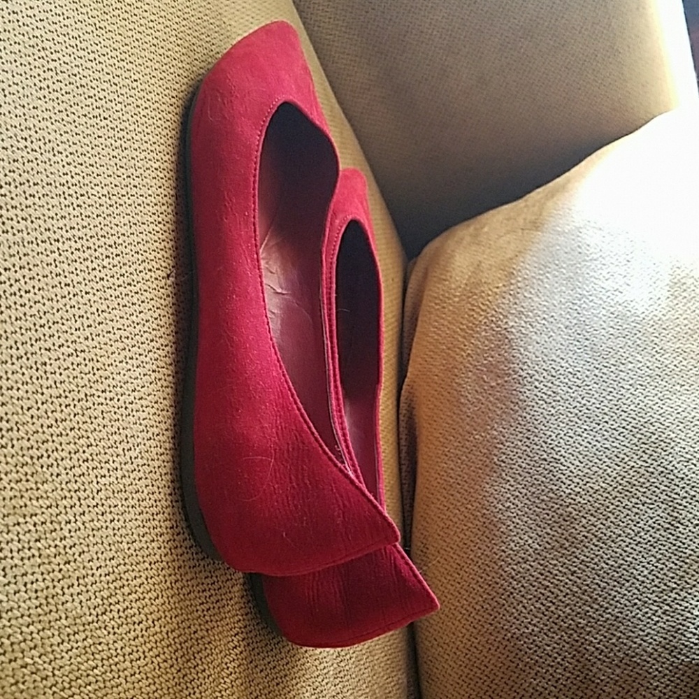 Red flats - Picture 2 of 3