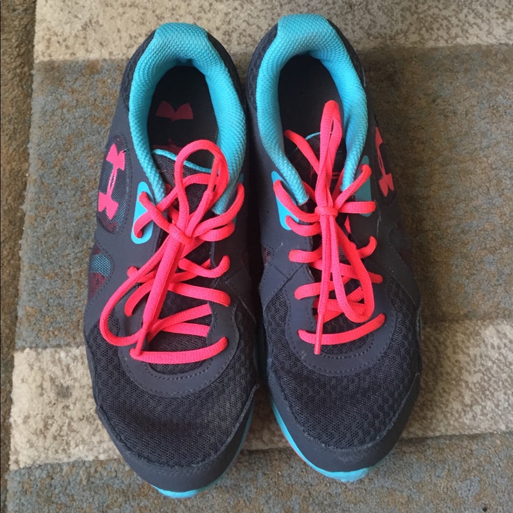 UA ladies tennis shoes