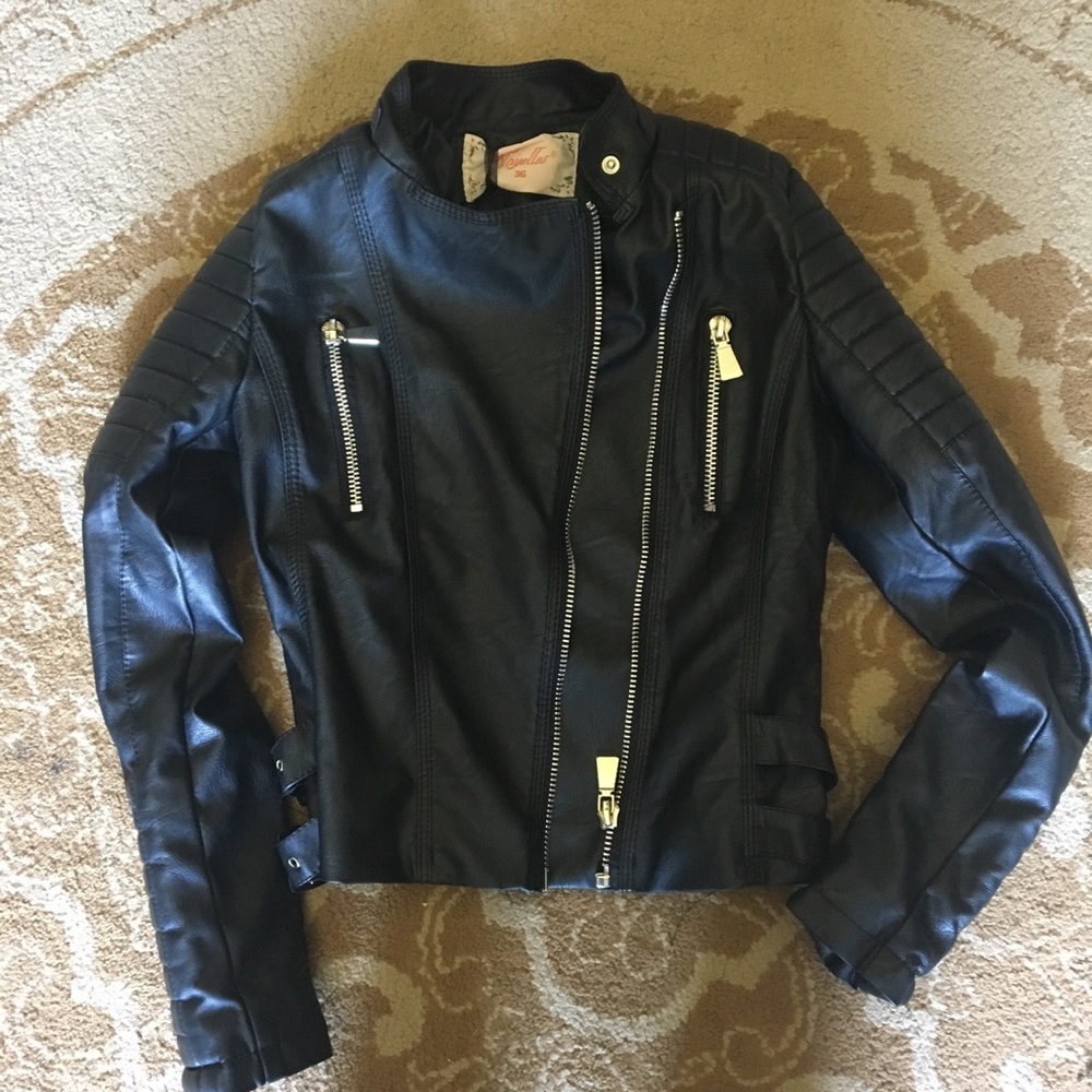 ❤️SOLD!❤️Boohoo Moto Leather Biker Jacket