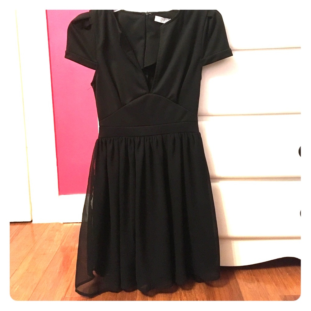 Flirty black v neck dress