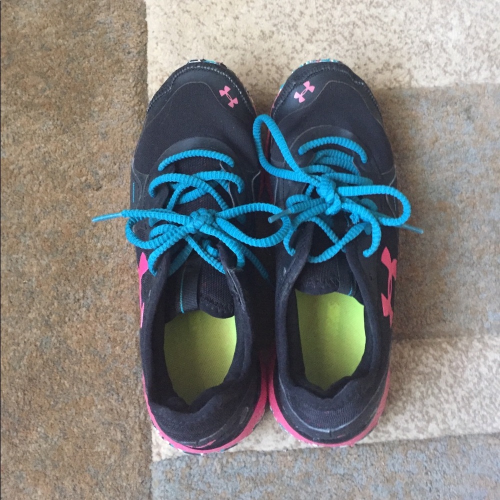 UA ladies tennis shoes