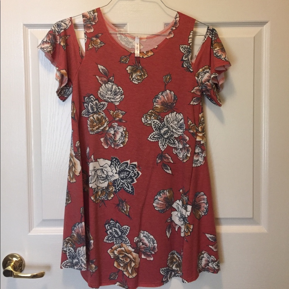 Flowered shoulder tunic