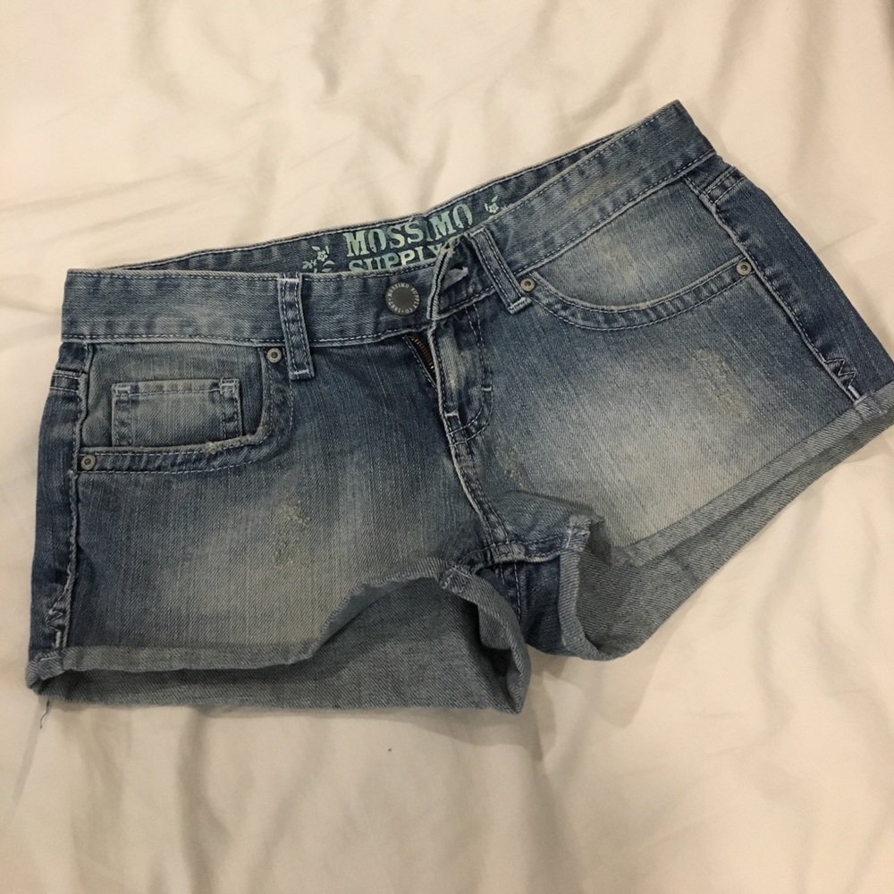 SZ 3 jean shorts. Juniors.