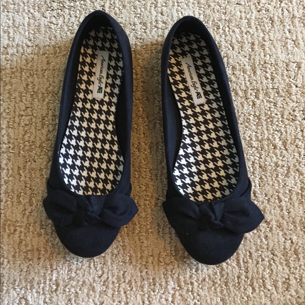 Black bow-tie flats!