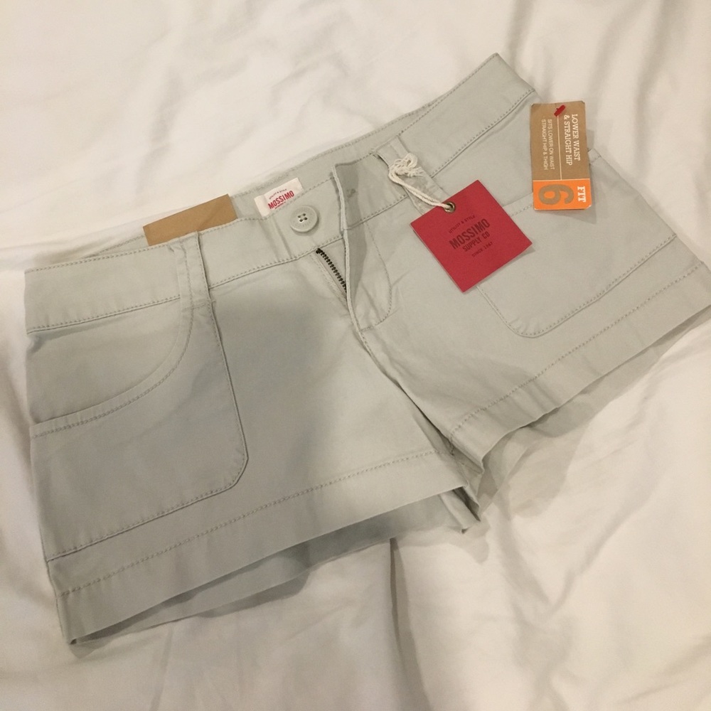 Beige shorts. Mossimo Supply NWT. SZ 3