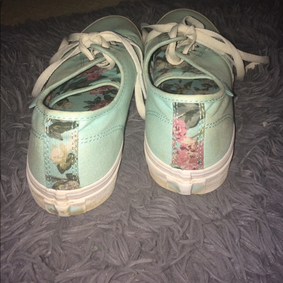 Vans - Picture 2 of 4