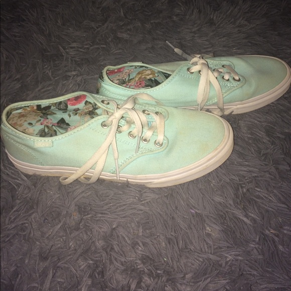 Vans - Picture 3 of 4