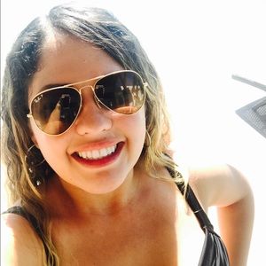 Meet your Posher, Coralys