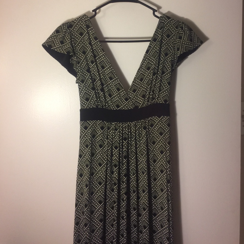 Black and White Polka Dot V-Neck Dress with Tie