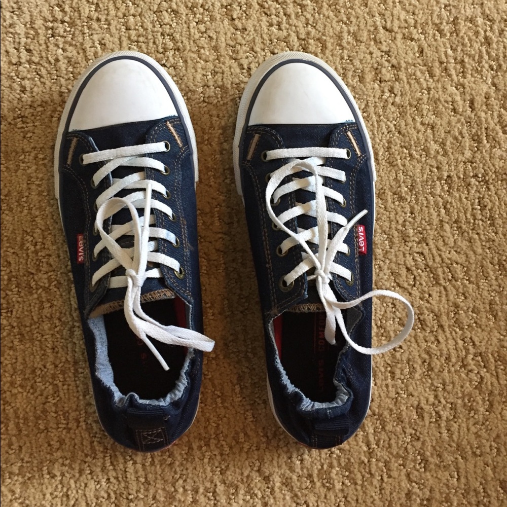 6.5 Levi's shoes