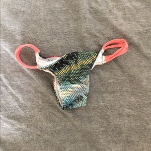 Scrunch bottom cheeky bikini