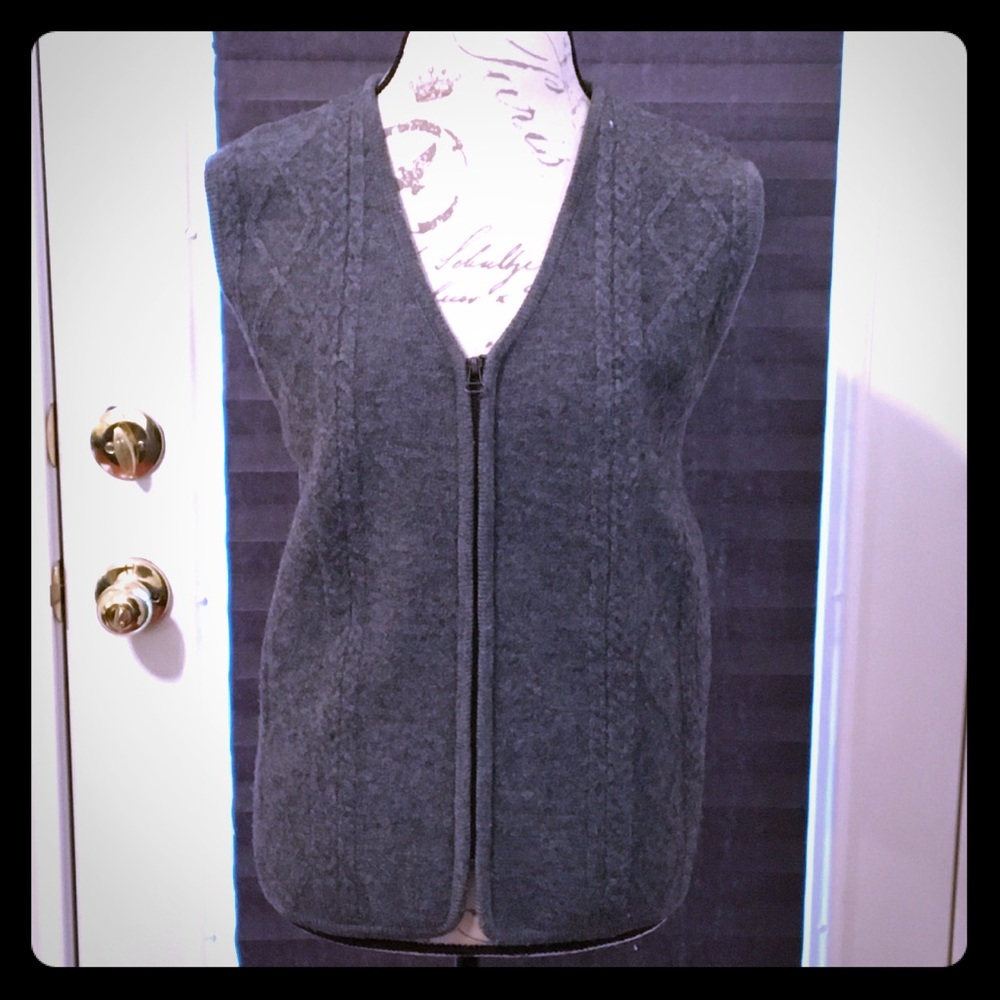 Requirements Woman: 100% Wool Vest Overpiece ECU