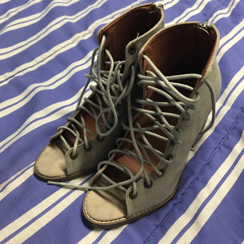Heels - Picture 1 of 3