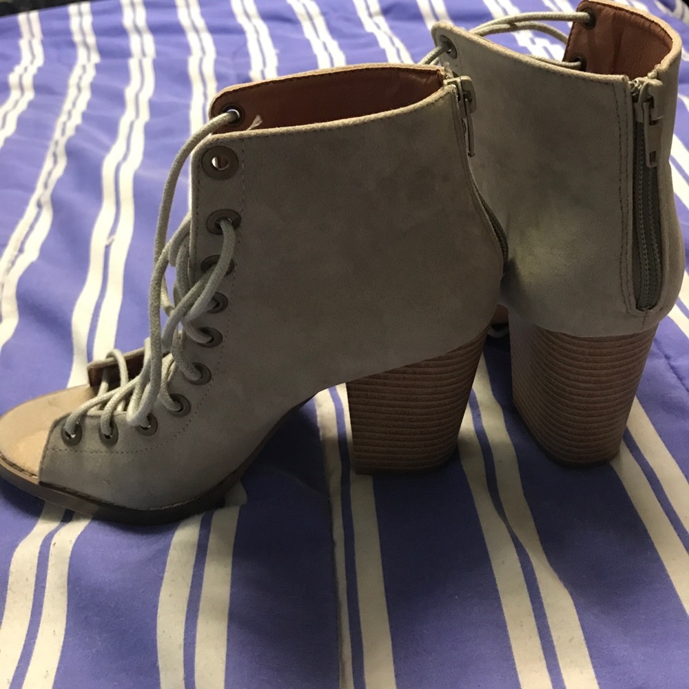 Heels - Picture 3 of 3