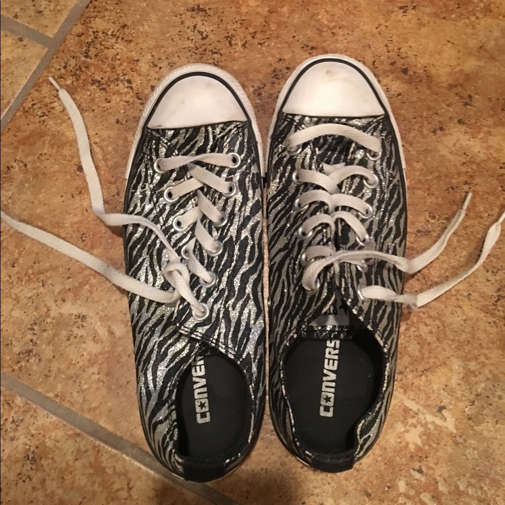 Converse tennis shoes