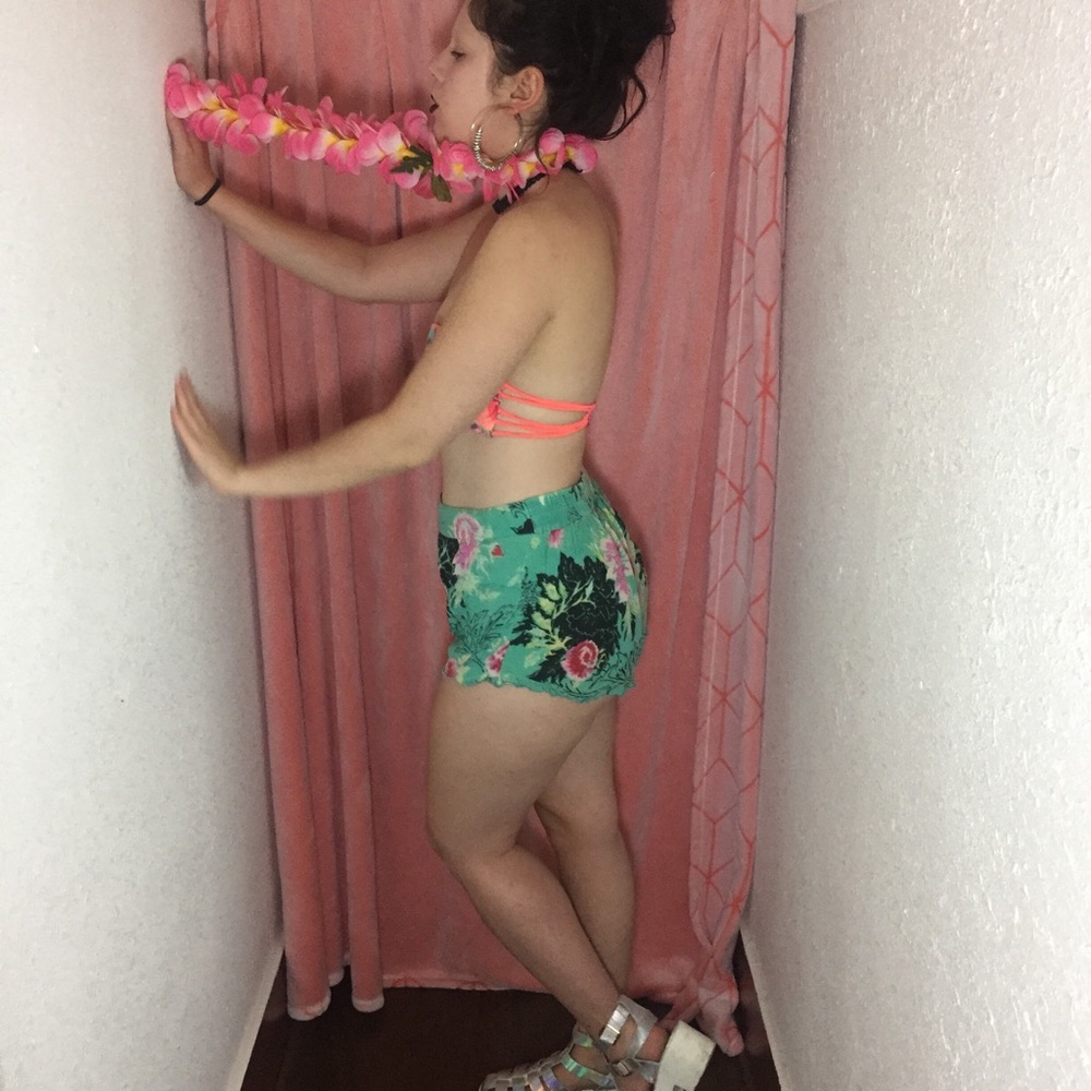 Shorts - Picture 3 of 3
