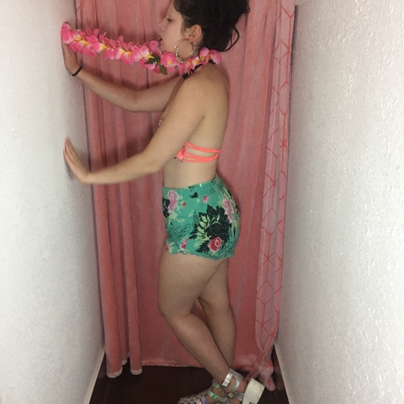 Shorts - Picture 3 of 3