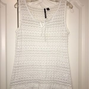 Skye's white blouse size Sm