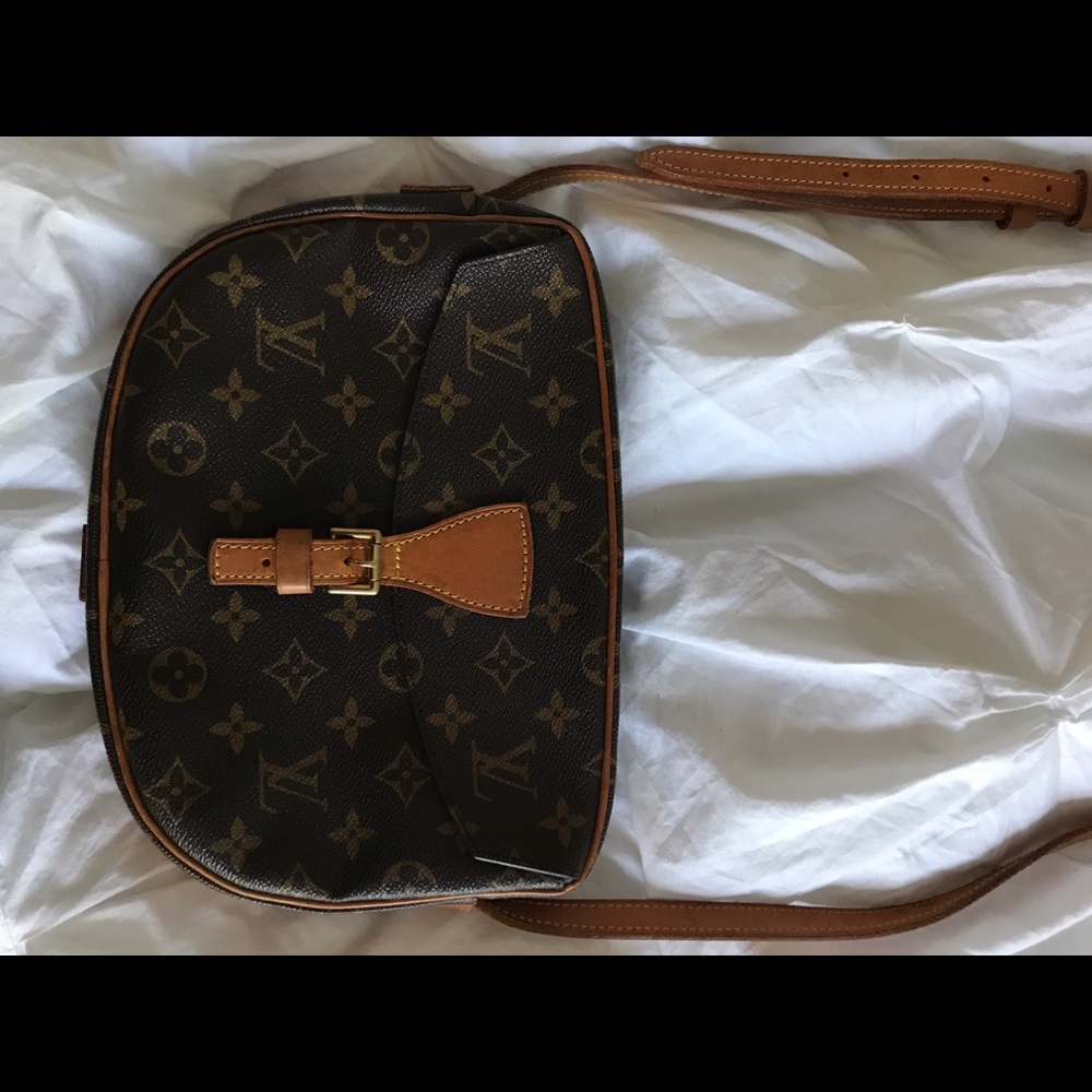!!!!SOLD!!!! Authentic Louie Vuitton Jeune