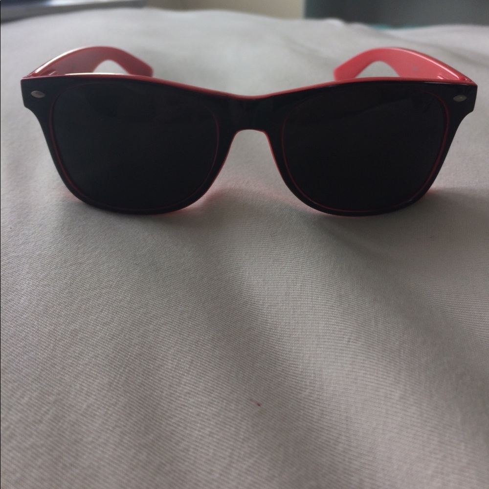 black and pink sunglasses
