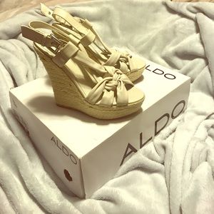 Aldo Nude Wedges!