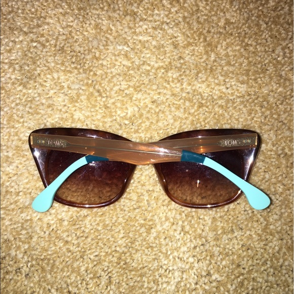Brown sunglasses