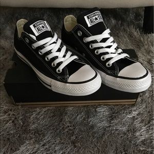 🖤BRAND NEW BLACK CONVERSE