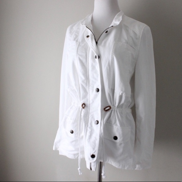Hinge White Belted Jacket - Picture 2 of 3
