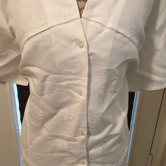 Mariannne: Cute Detailed White Top Sz. 2X - Picture 2 of 3