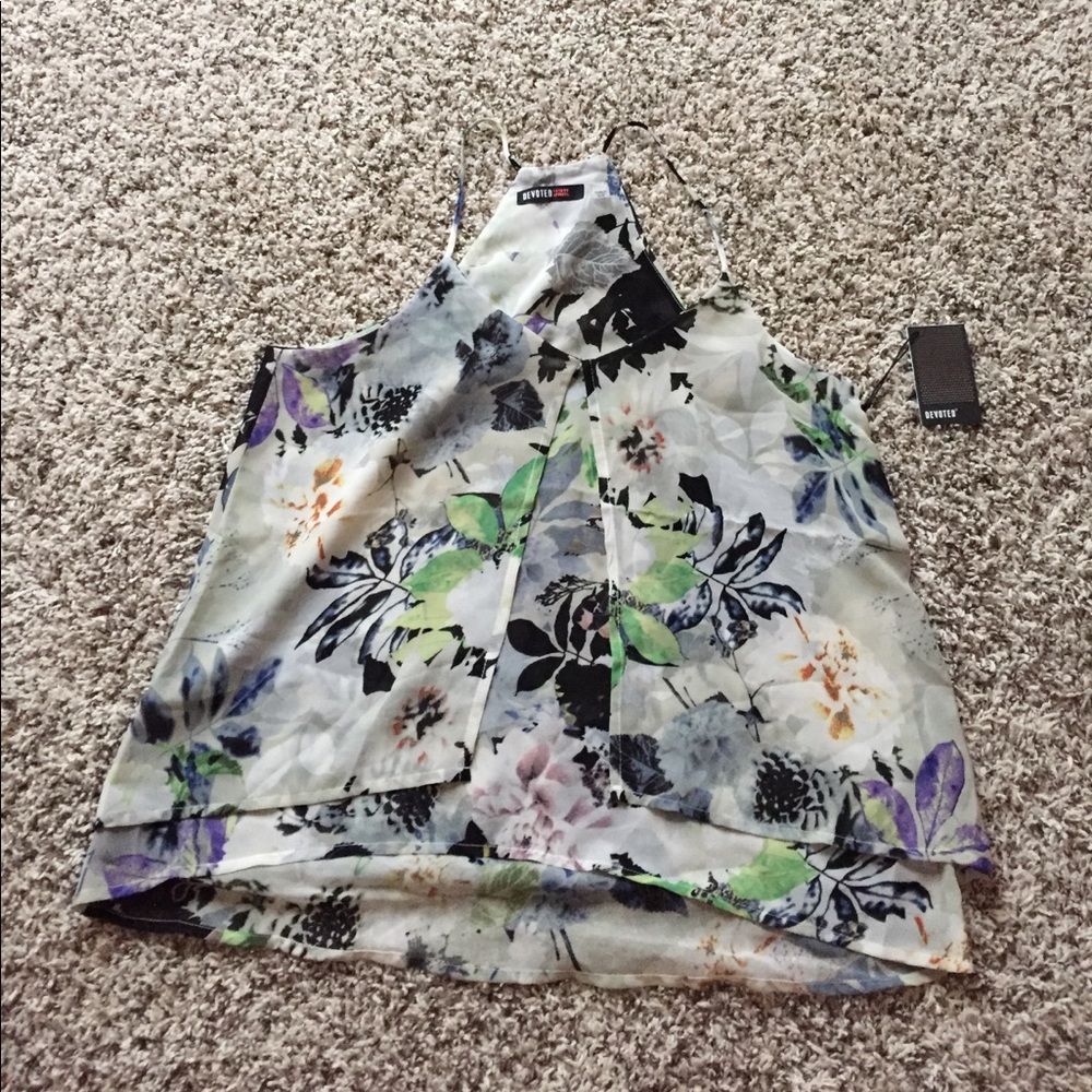 Floral top. - Picture 2 of 4
