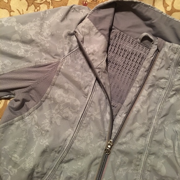 Lululemon jacket - Picture 3 of 5