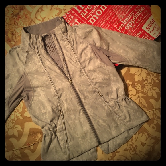 Lululemon jacket - Picture 2 of 5