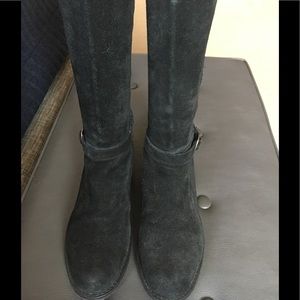 Donald J Pliner flat suede boots