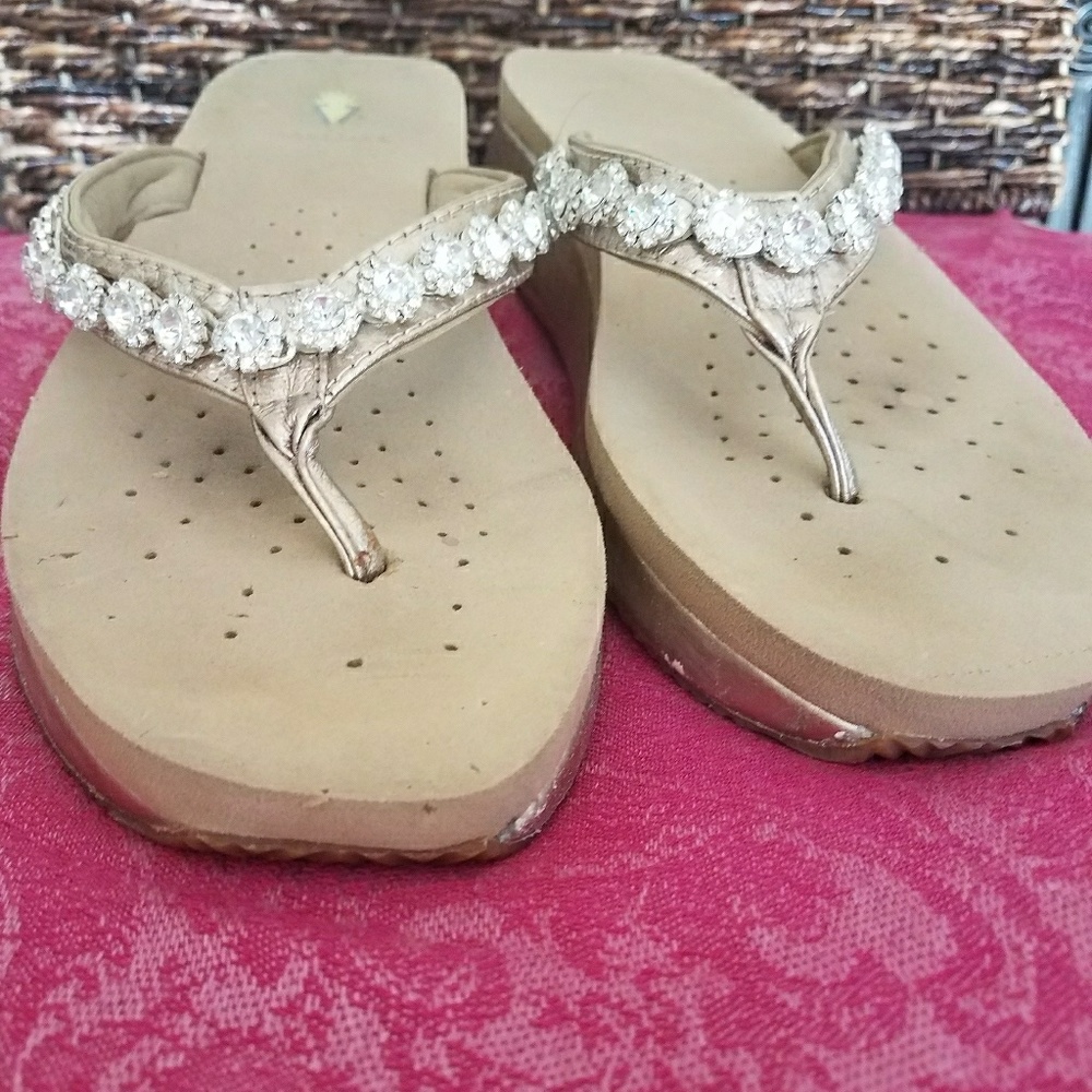 Volatile flip flops