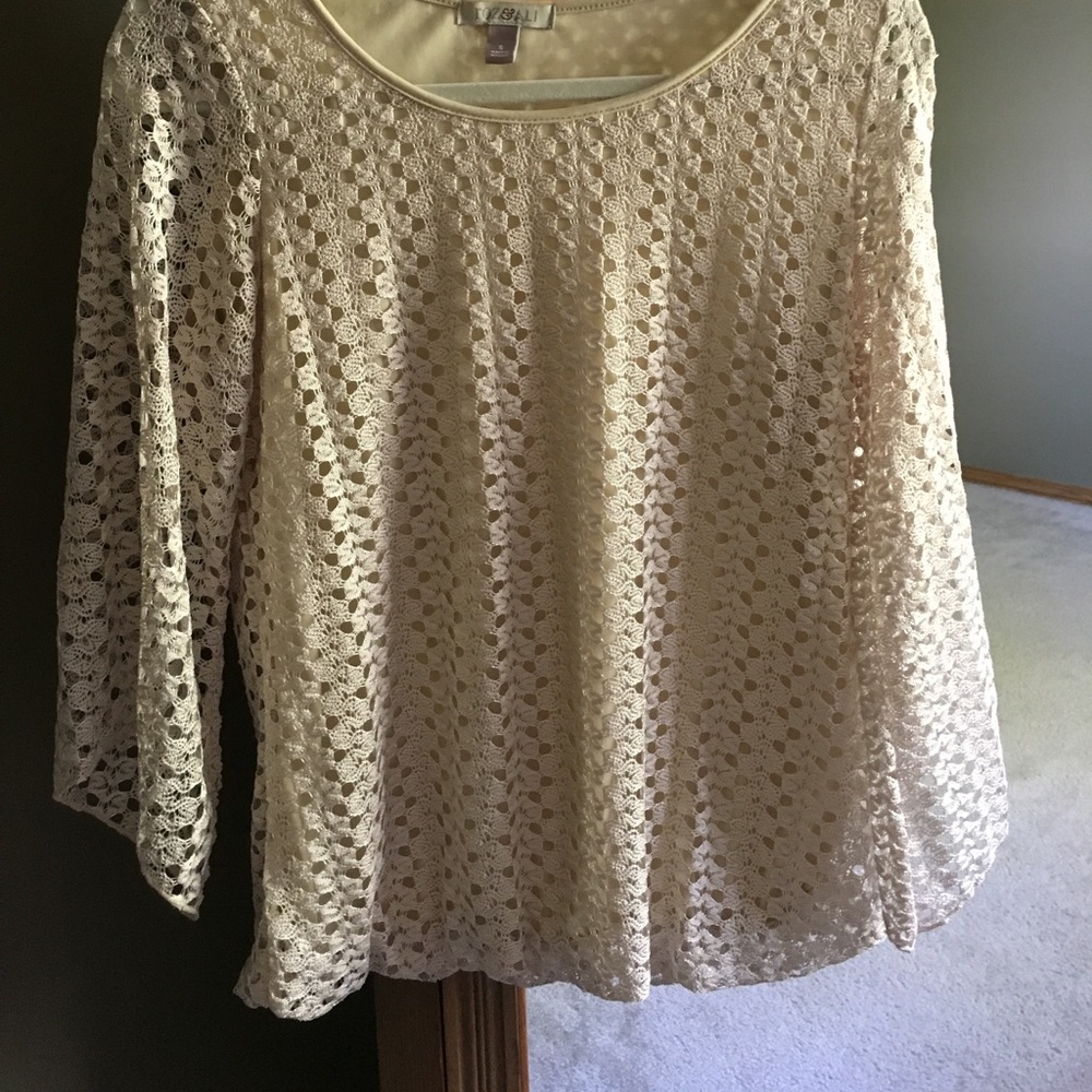 Roz & Ali beige top