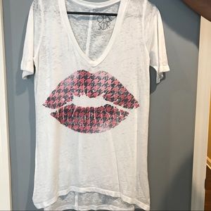 Chaser oversized lips tee
