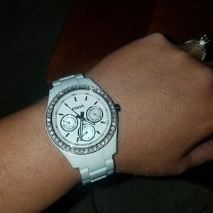 **final markdown**Ladies white fossil watch