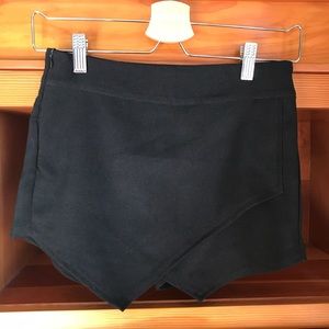 Black 'Skort' Shorts - XS S P