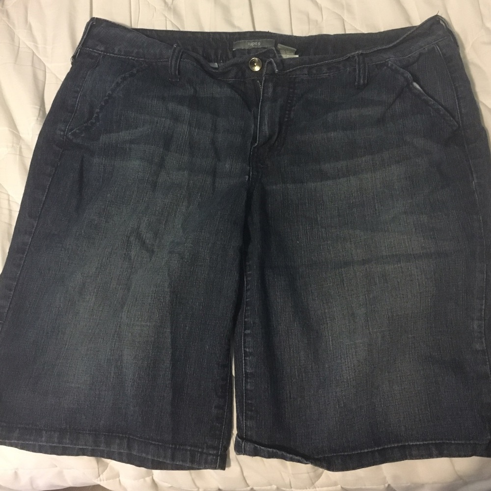Size 16  Bermuda shorts