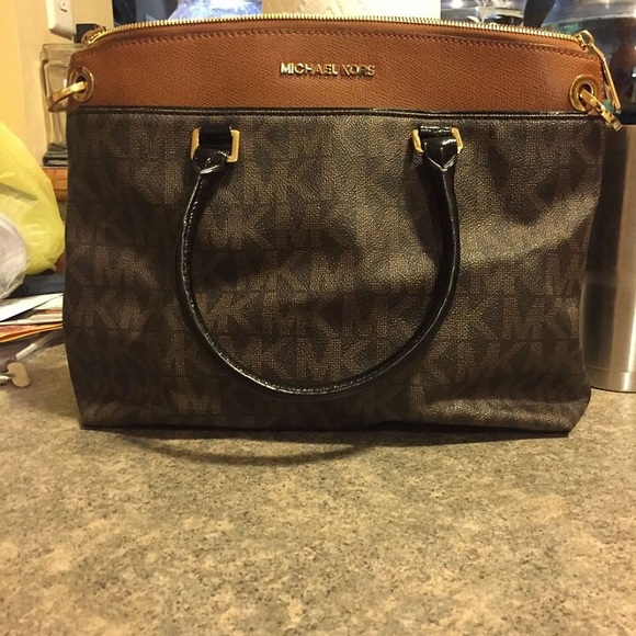 Michael Kors purse - Picture 1 of 2