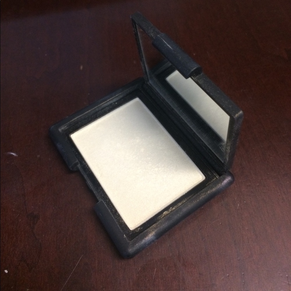 NARS Albatross Highlighter