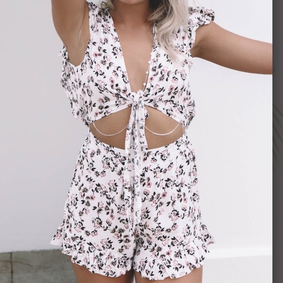 IVORY FLORAL PRINT RUFFLE ROMPER - Picture 3 of 4