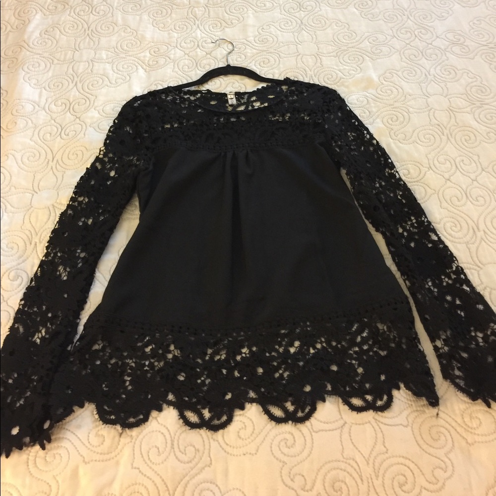 Juniors large black top