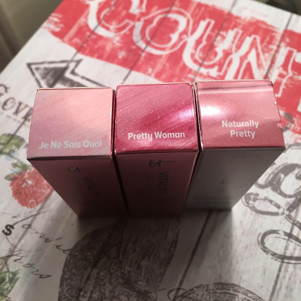It cosmetics bundle - Picture 3 of 4
