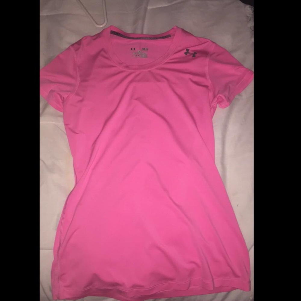 🌸underarmour bright pink work out light tshirt🌸