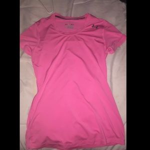 🌸underarmour bright pink work out light tshirt🌸