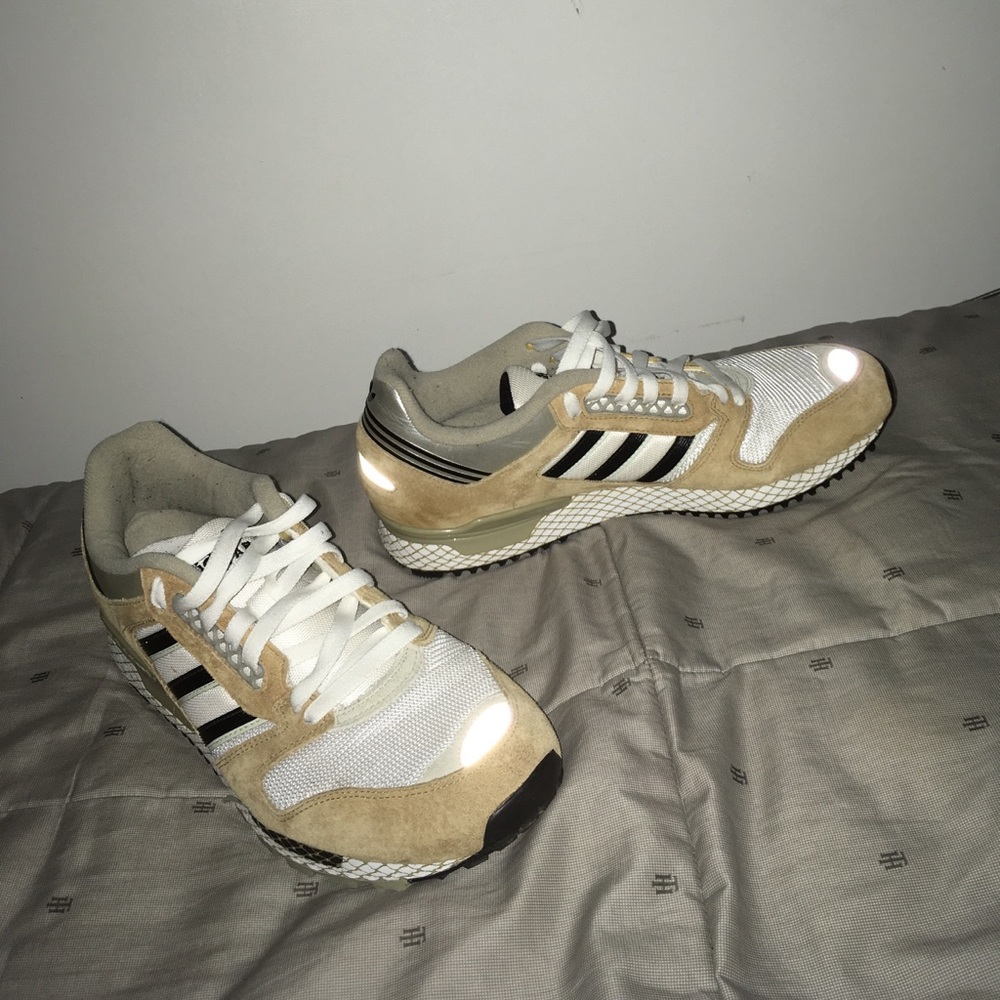 Adidas questar size 11 men (tan accents)