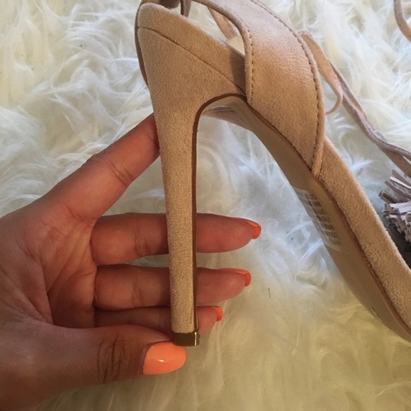 NWOT Faux suede Fringe Heels - Picture 4 of 4